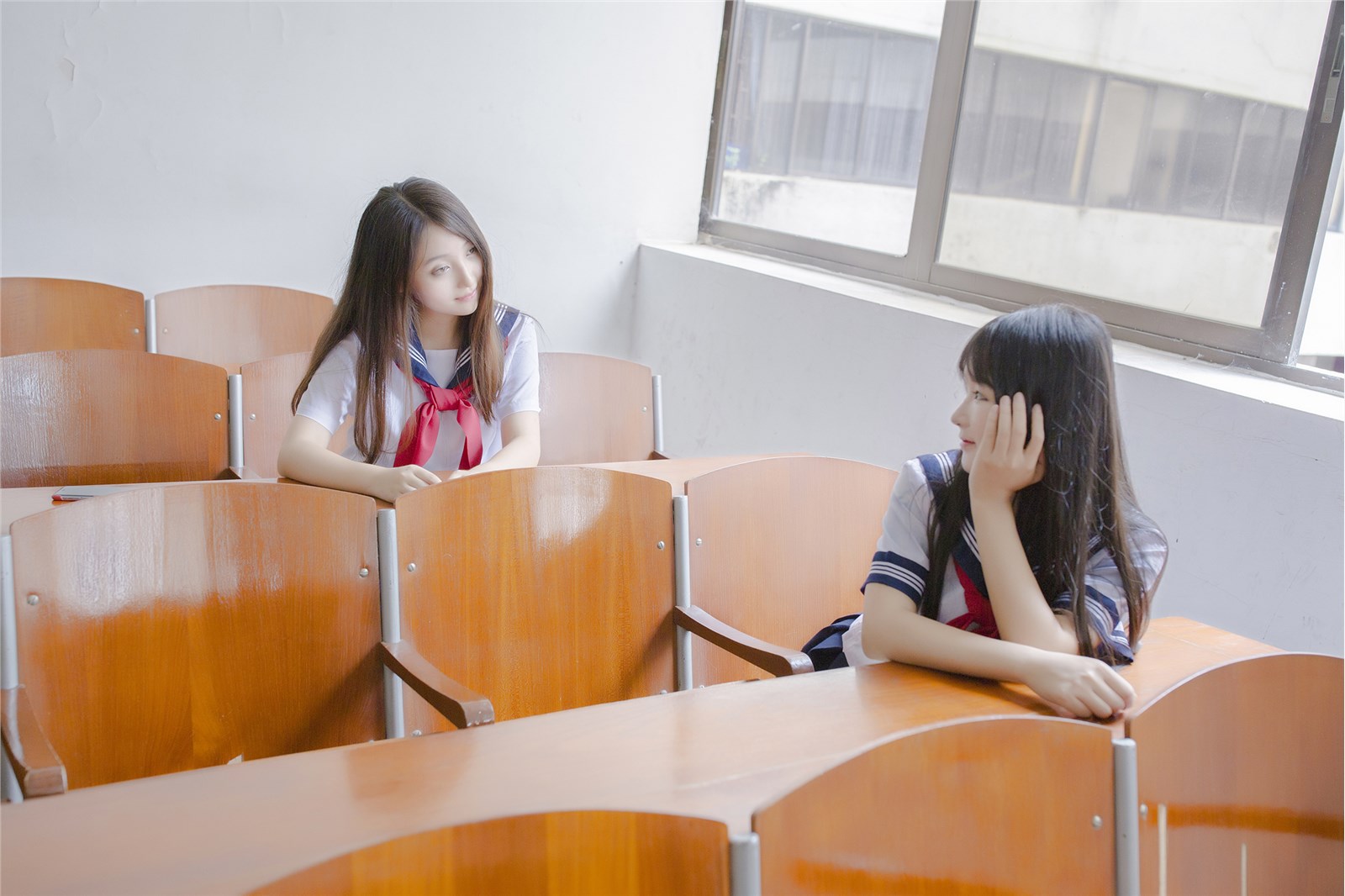 Rabbit play picture in the classroom after school(4)